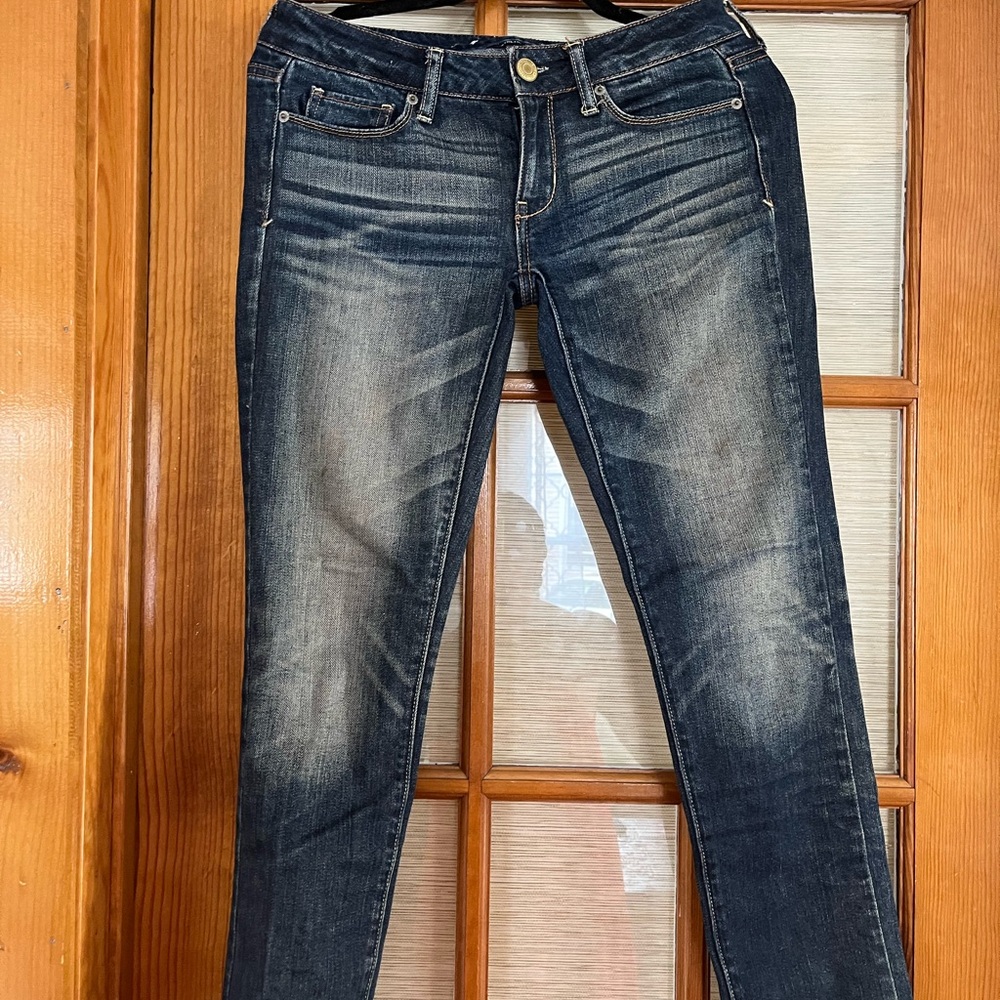 American Eagle straight leg, low rise Jeans